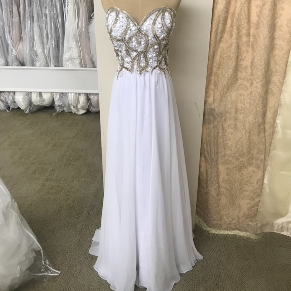 Tony Bowls Dresses & Skirts - Plus Size White Formal Gown Tony Bowls Dresses & Skirts - Plus Size White Formal Gown